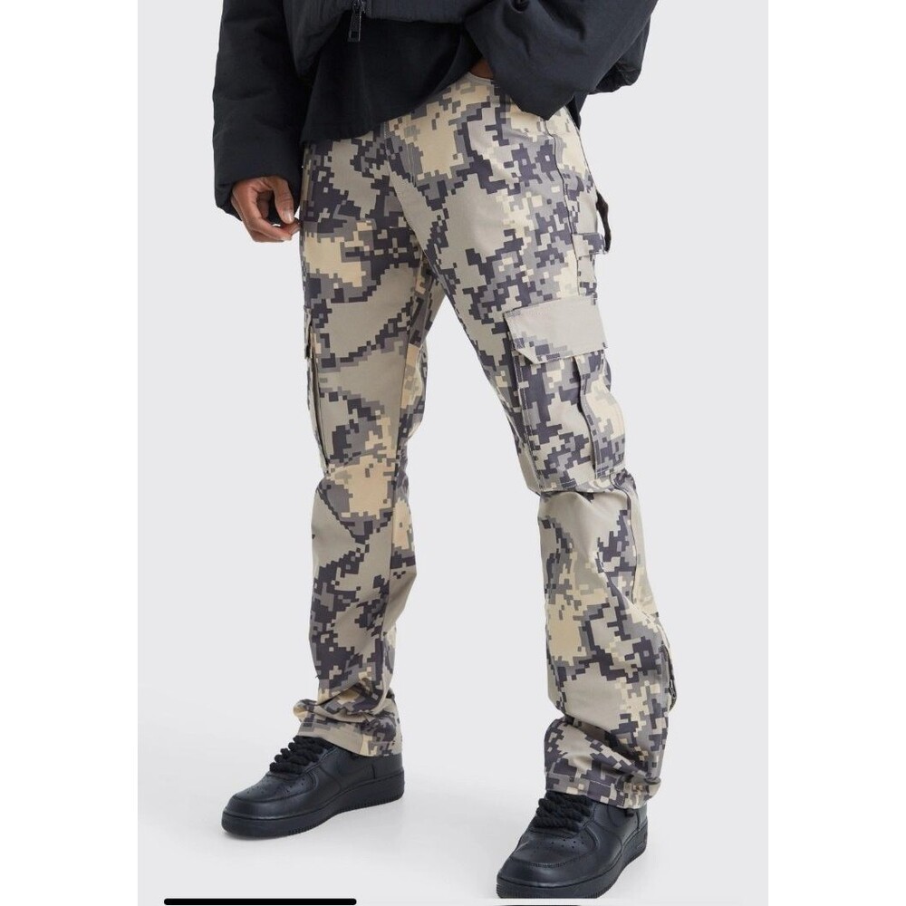 BoohooMan Plus Fixed Waist Slim Flare Gusset Pixel Camo Trouser Men's 46x30 NWT